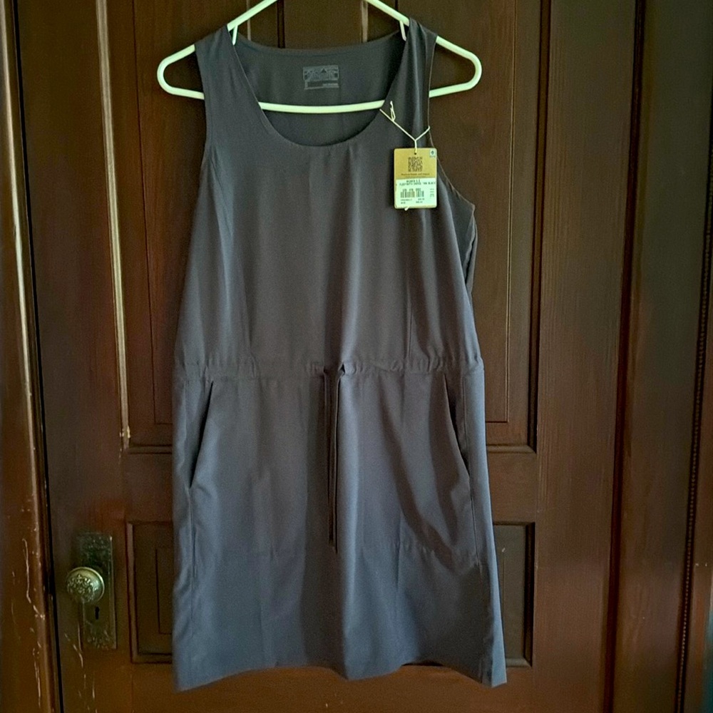 Patagonia Fleetwith Dress Small NWT